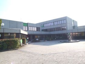 Grund- und Mittelschule Aussenansicht